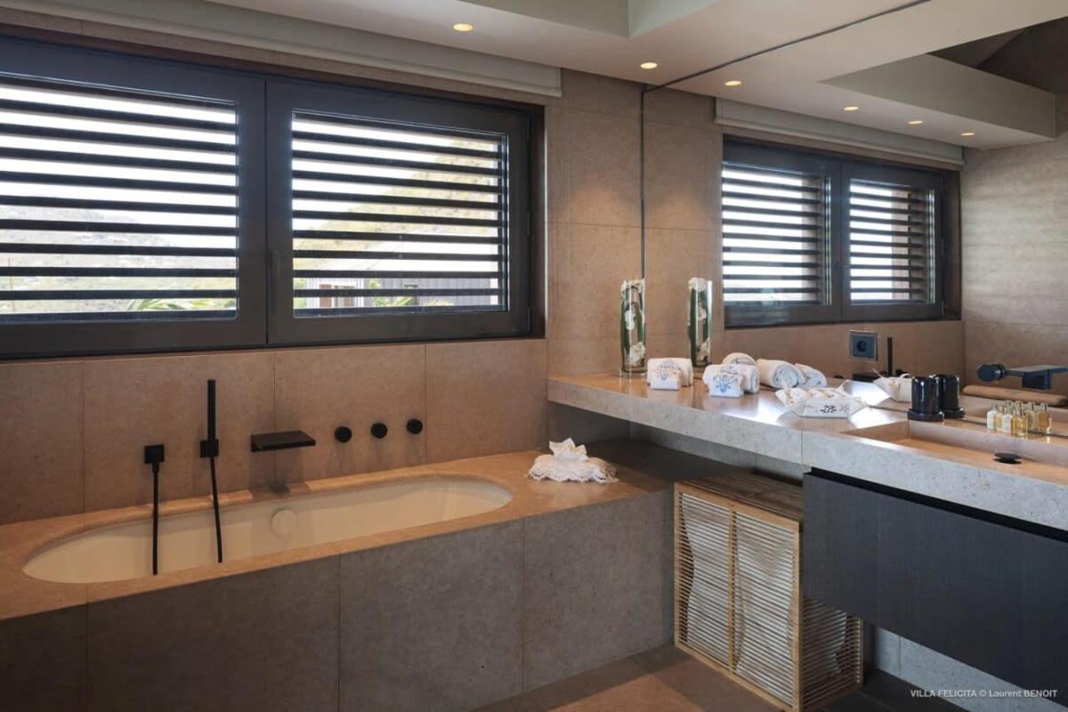 On A Hill Side Villa With Superb Amenities St. Barthelemy Buitenkant foto